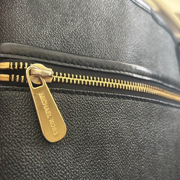 Authentic MK crossbody bag - Picture 4 of 7